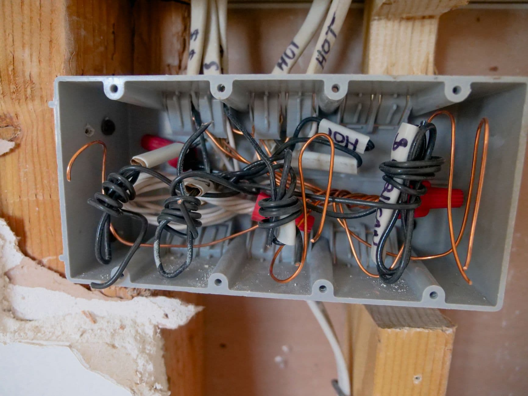 Nieuwe elektrische installatie in aanbouw